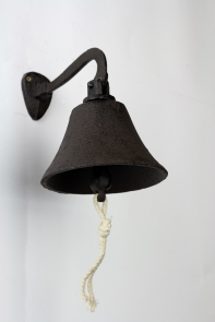 Litinový zvonek nástěnný 17,5×16×12,5cm