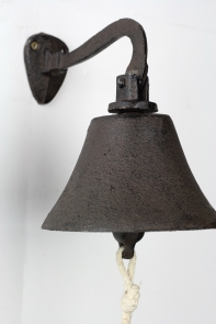 Litinový zvonek nástěnný 17,5×16×12,5cm