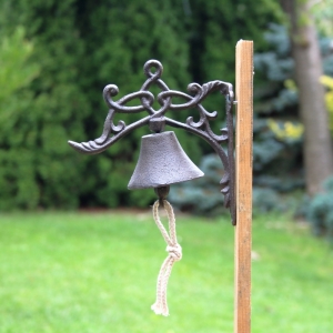 Litinový zvonek s ornamenty