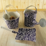 Lopatka a kartáč modré květy