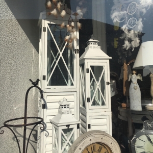 Lucerna dřevěná bílá 28x28x150cm