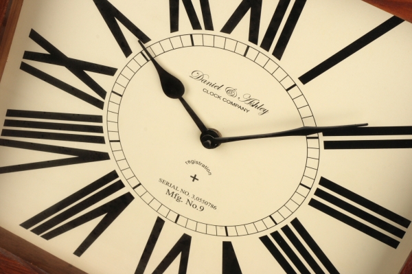 Luxusní dřevěné hodiny Hamilton 33x12x45cm