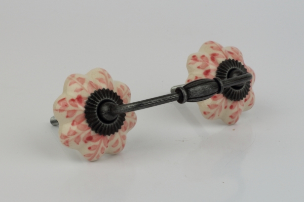 Madlo kovové s keramickými květy 12x4cm