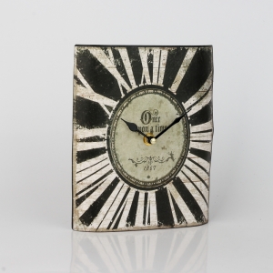 Malé nástěnné hodiny B 17,5x21cm