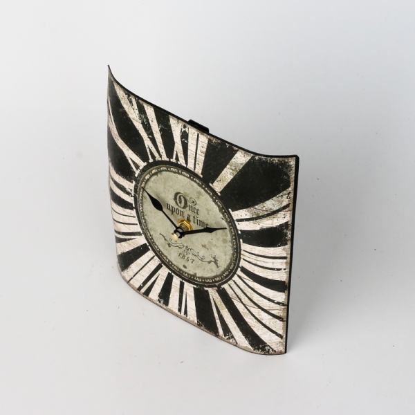 Malé nástěnné hodiny B 17,5x21cm