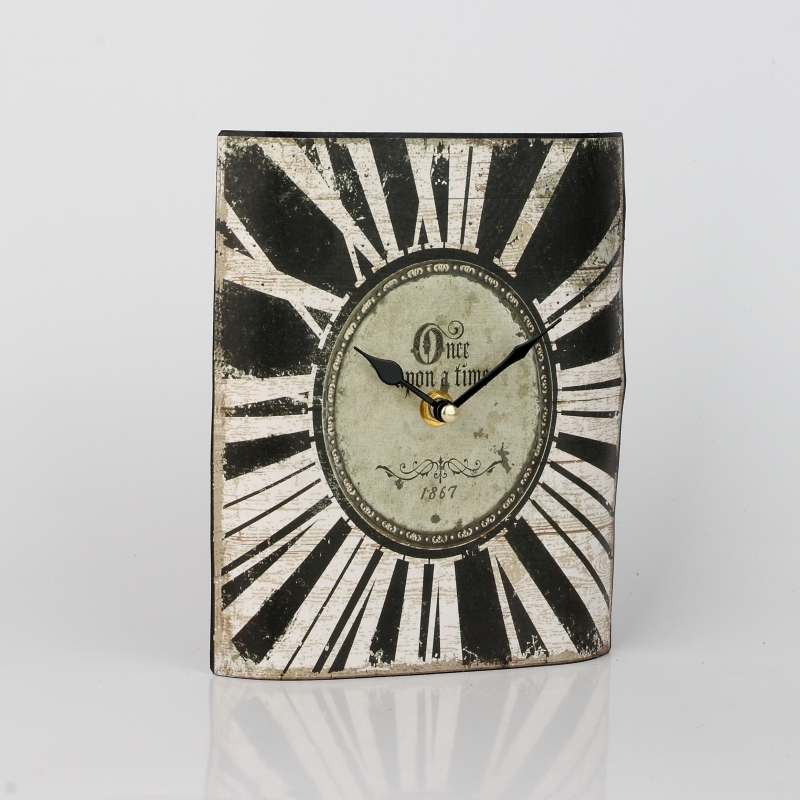 Malé nástěnné hodiny B 17,5x21cm