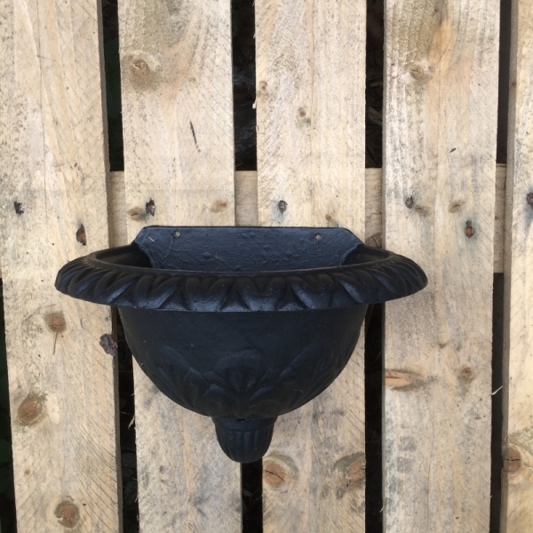 Malé zahradní umyvadlo