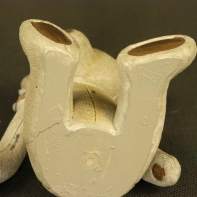 Medvídek s prasklinou ve spodní části