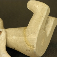 Medvídek s prasklinou ve spodní části