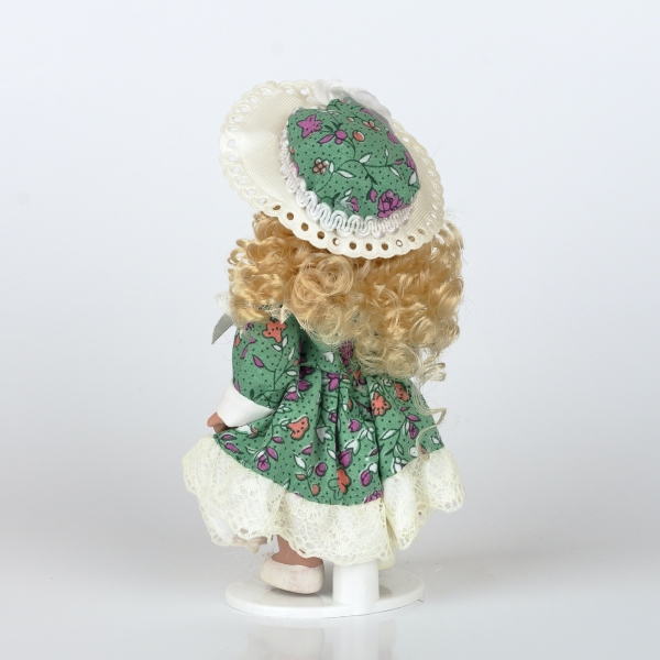 Mini panenka porcelán 12cm blond vlasy zelené šaty