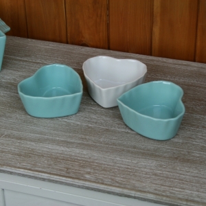 Miska zapékací ve tvaru srdce bílá