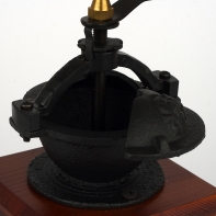 Mlýnek na kávu dřevo-litina