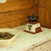 Mlýnek na kávu s levandulí porcelán