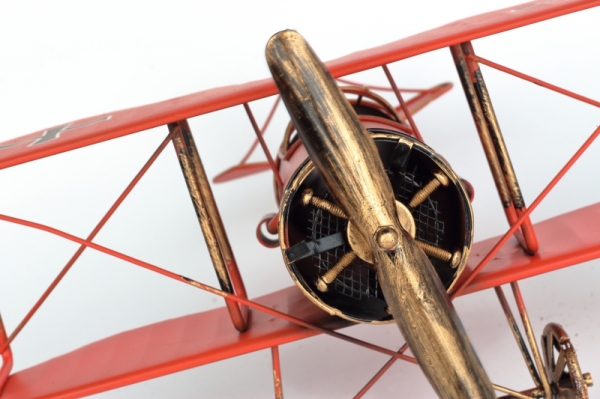 Model červeného letadla 27x30cm