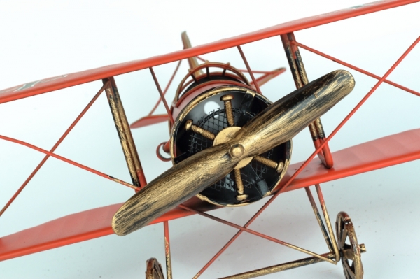Model červeného letadla 27x30cm
