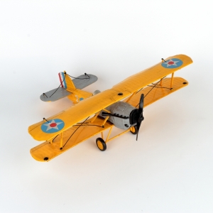Model letadla plech žlutý 42x29cm