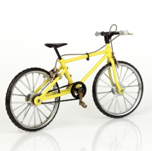 Model šlapacího žlutého kola