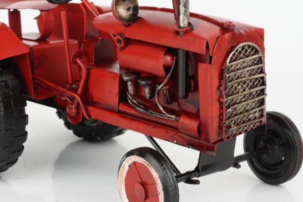 Model traktor červený 19cm
