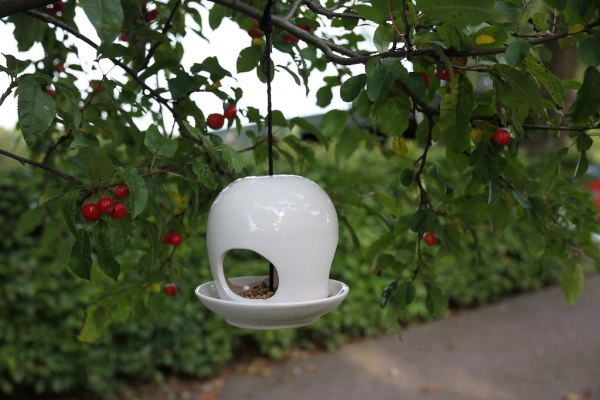 Moderní designové keramické krmítko od Esschert Design / bílá