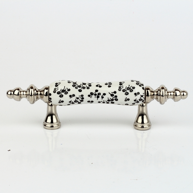 Nábytková úchytka keramická bílá s černými kvítky 12x2cm