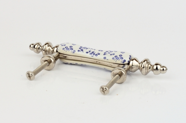 Nábytková úchytka keramická bílá s modrými květy 12x2cm