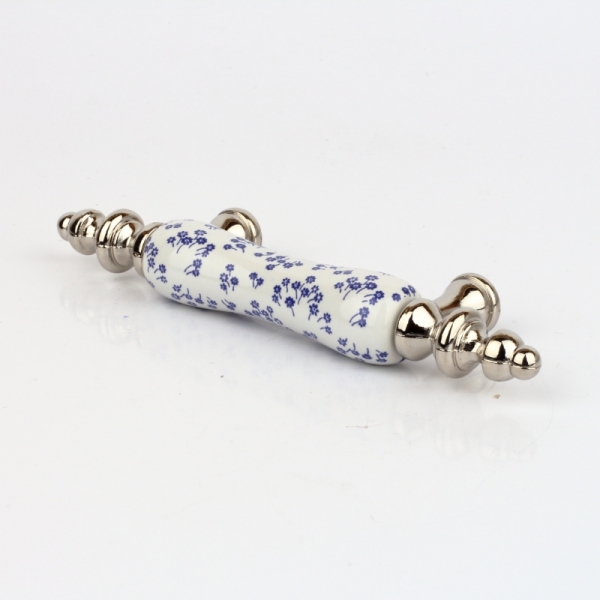 Nábytková úchytka keramická bílá s modrými květy 12x2cm