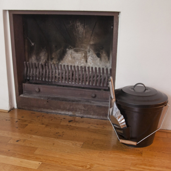 Nádoba na popel s lopatkou