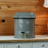 Nádoba na vodu s kohoutkem šedá