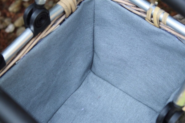 Nákupní košík s kovovými uchy