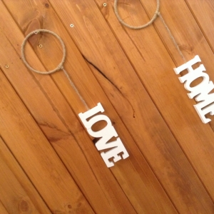 Nápis Love na zavěšení 15x6x1,5cm
