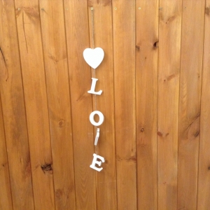 Nápis na zavěšení Love