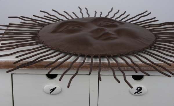 Nástěnná dekorace kovové slunce 68cm