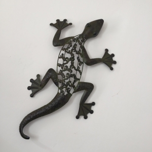Nástěnná dekorace z kovu ještěrka 78x44x8cm