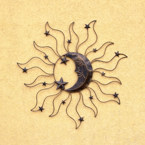 Nástěnná kovová dekorace měsíc 65x1x65cm