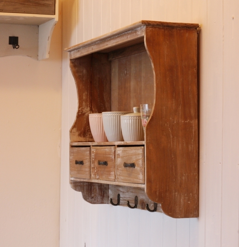 Nástěnná skříňka v chalupářském stylu 67x16x51cm