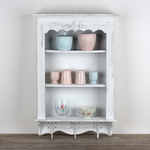 Nástěnná vintage skříňka s policemi a háčky 67x45x13cm