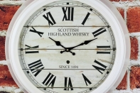 Nástěnné hodiny bílé Scottish highland whisky 48cm