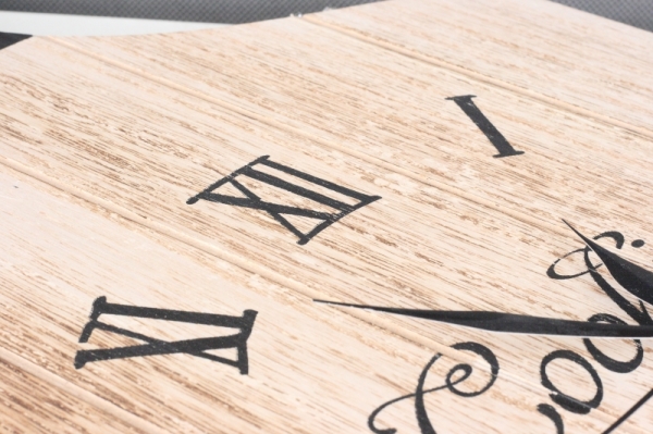 Nástěnné hodiny do kuchyně prkénko 57x30cm