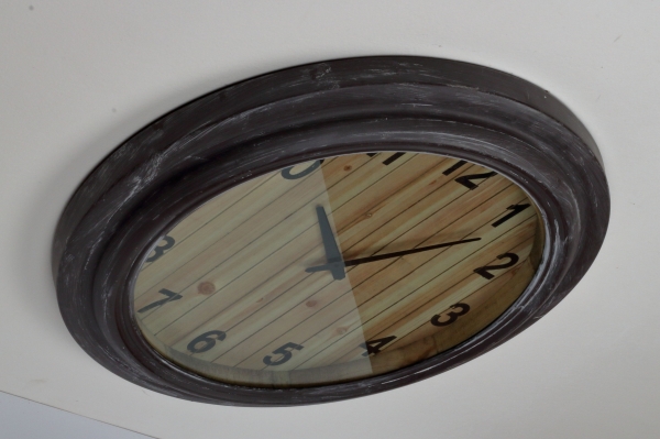 Nástěnné hodiny hnědé