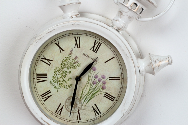 Nástěnné hodiny kovové 25x8x38cm