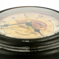 Nástěnné hodiny kovové - poškození - nepatrný oděrek skla