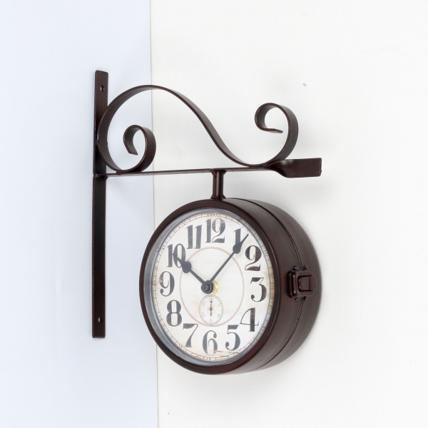 Nástěnné hodiny oboustranné kovové 25,5x30cm, průměr 16cm