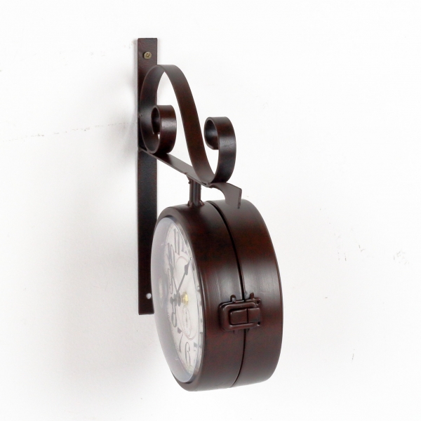 Nástěnné hodiny oboustranné kovové 25,5x30cm, průměr 16cm