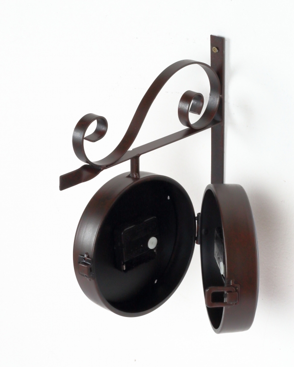 Nástěnné hodiny oboustranné kovové 25,5x30cm, průměr 16cm