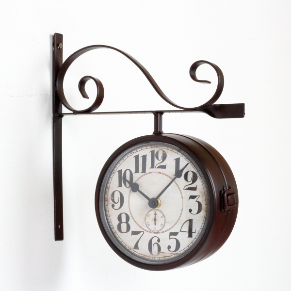 Nástěnné hodiny oboustranné kovové 25,5x30cm, průměr 16cm