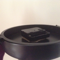 Nástěnné hodiny Orleans Clock - poškrábané sklo a vyměněný strojek