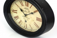 Nástěnné hodiny s černými čísly 28x27cm