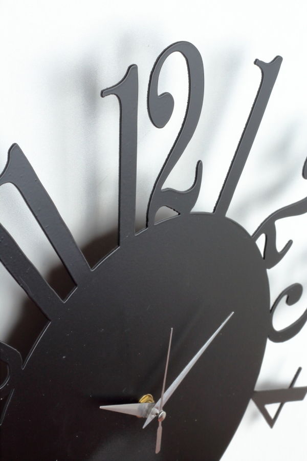 Nástěnné kovové hodiny bez rámu 40cm