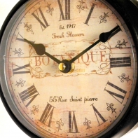 Nástěnné oboustranné hodiny - nefunkční strojek na jedné straně