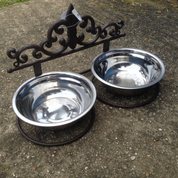 Nástěnný držák a misky pro psa 35x19x20cm komplet